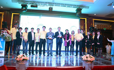 員工給老板頒發最佳老板獎